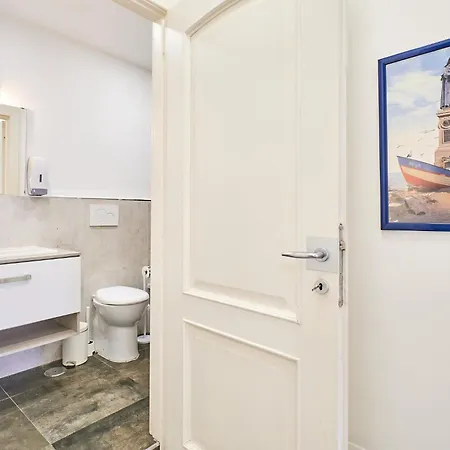 Apartment 4 Level Rome